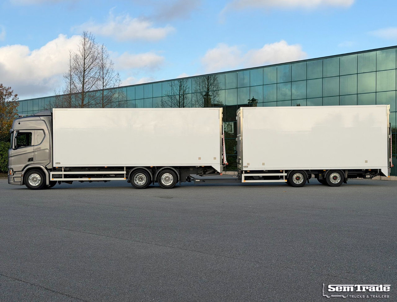 Scania R450 Retarder Full AIR 163.000 KM Heiwo Isolated Boxes 2X Tail Lift NL-Truck IN NEW Condition - Camião furgão: foto 2 Scania R450 Retarder Full AIR 163.000 KM Heiwo Isolated Boxes 2X Tail Lift NL-Truck IN NEW Condition - Camião furgão: foto 2