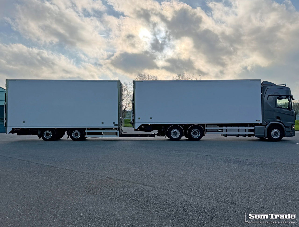 Scania R450 Retarder Full AIR 163.000 KM Heiwo Isolated Boxes 2X Tail Lift NL-Truck IN NEW Condition - Camião furgão: foto 5 Scania R450 Retarder Full AIR 163.000 KM Heiwo Isolated Boxes 2X Tail Lift NL-Truck IN NEW Condition - Camião furgão: foto 5