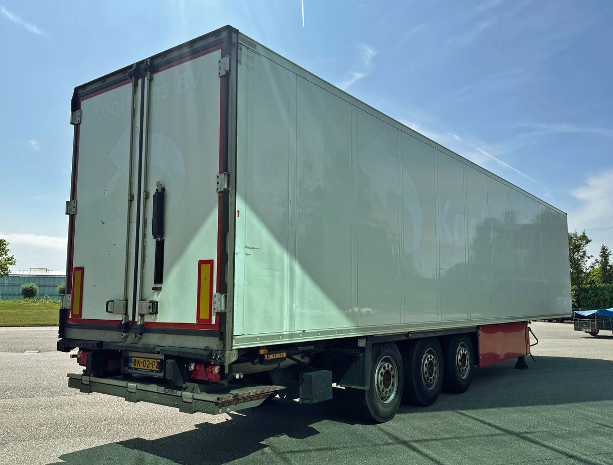 Schmitz Cargobull SCBS3B 270 CM High Flower Wide Liftaxle Tail Lift NL Trailer 6 - Semi-reboque frigorífico: foto 5 Schmitz Cargobull SCBS3B 270 CM High Flower Wide Liftaxle Tail Lift NL Trailer 6 - Semi-reboque frigorífico: foto 5