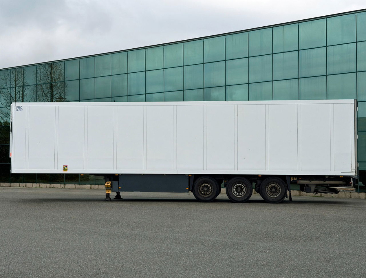 Schmitz Cargobull SKO24 Thermo King SL200e 265 CM High Flower Wide Disc Brakes Lift Axle NL Trailer - Semi-reboque frigorífico: foto 2 Schmitz Cargobull SKO24 Thermo King SL200e 265 CM High Flower Wide Disc Brakes Lift Axle NL Trailer - Semi-reboque frigorífico: foto 2