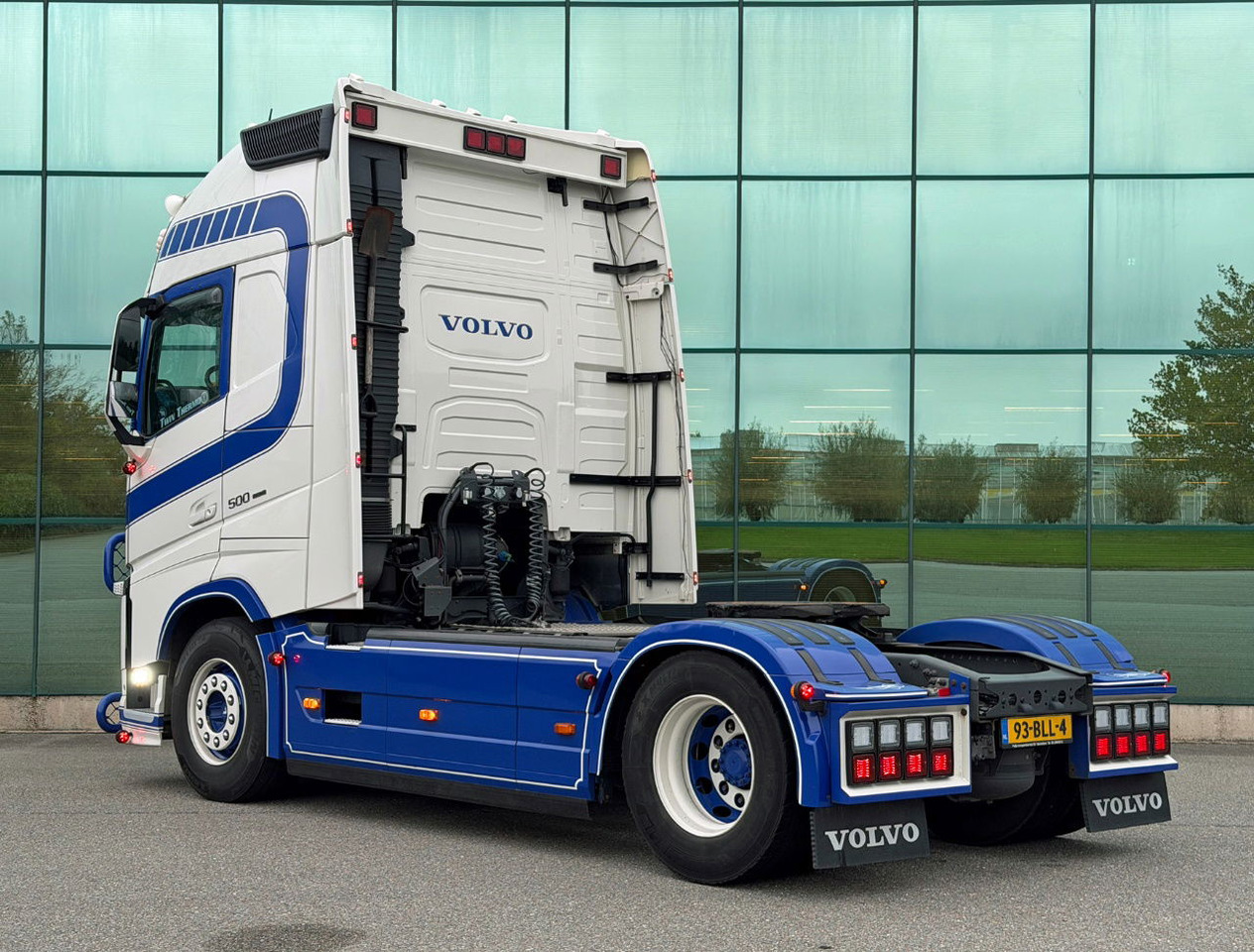 Volvo FH 500 Retarder Globetrotter XL 2x Tanks Special Interior TOP Condition NL Truck - Tractor: foto 3 Volvo FH 500 Retarder Globetrotter XL 2x Tanks Special Interior TOP Condition NL Truck - Tractor: foto 3
