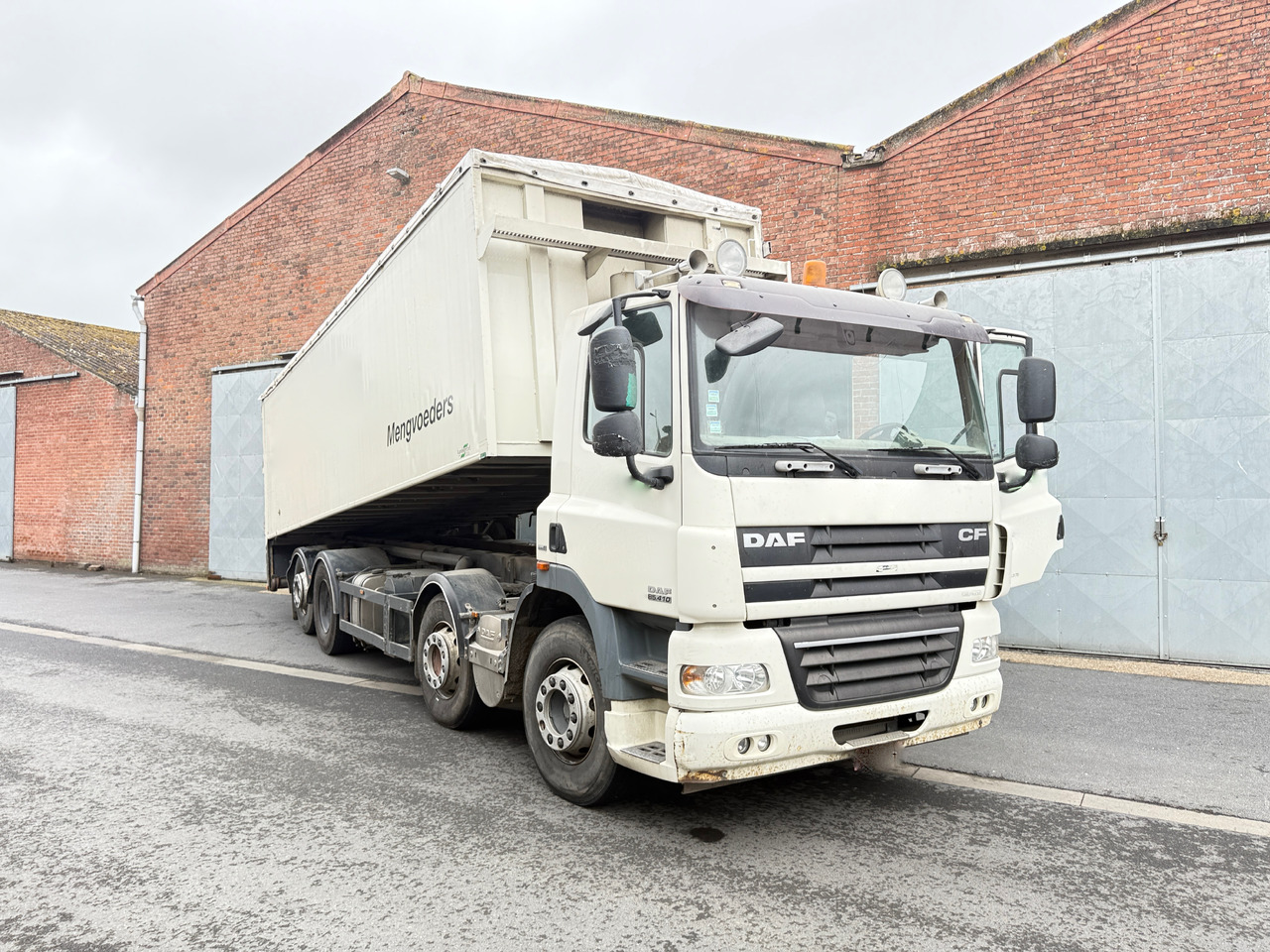 DAF 410 8X2 TIPPER, blowing system, compressor, compartments - Camião basculante: foto 2 DAF 410 8X2 TIPPER, blowing system, compressor, compartments - Camião basculante: foto 2