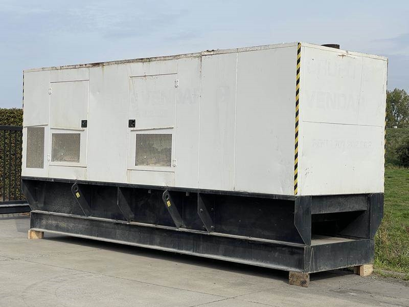 Cat C 18 - 700 - Gerador elétrico: foto 1 Cat C 18 - 700 - Gerador elétrico: foto 1