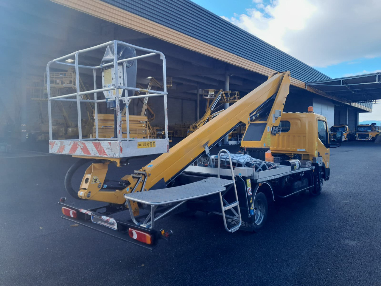 GSR E200T Comfort X - Caminhão com plataforma aérea: foto 3 GSR E200T Comfort X - Caminhão com plataforma aérea: foto 3