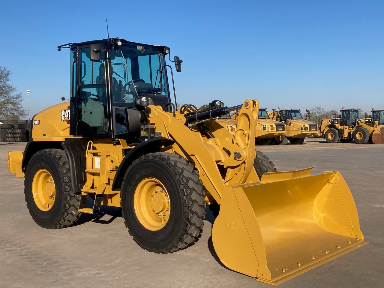 CATERPILLAR 910 - Pá carregadora de rodas: foto 4 CATERPILLAR 910 - Pá carregadora de rodas: foto 4