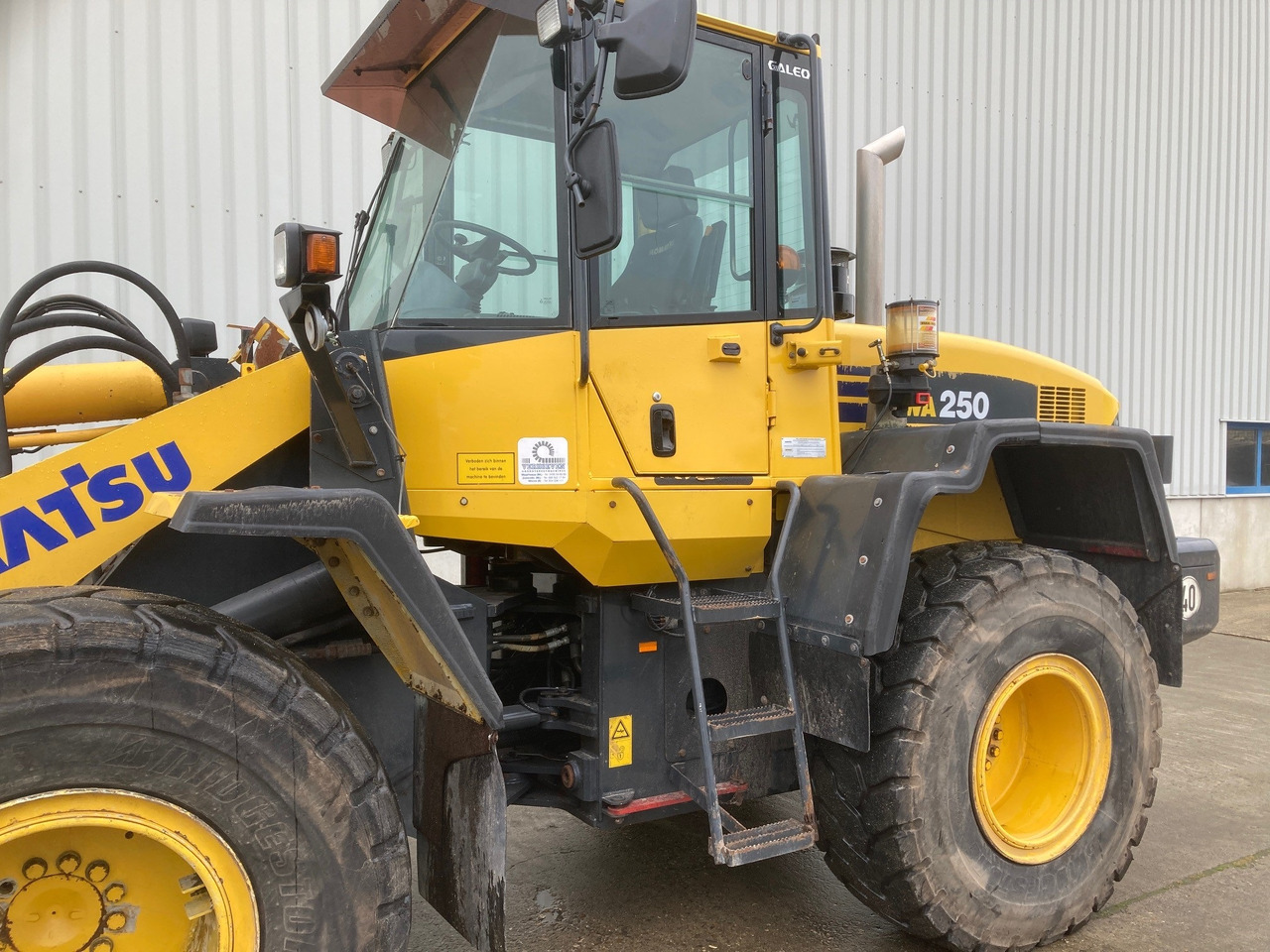 KOMATSU WA250 - Pá carregadora de rodas: foto 2 KOMATSU WA250 - Pá carregadora de rodas: foto 2