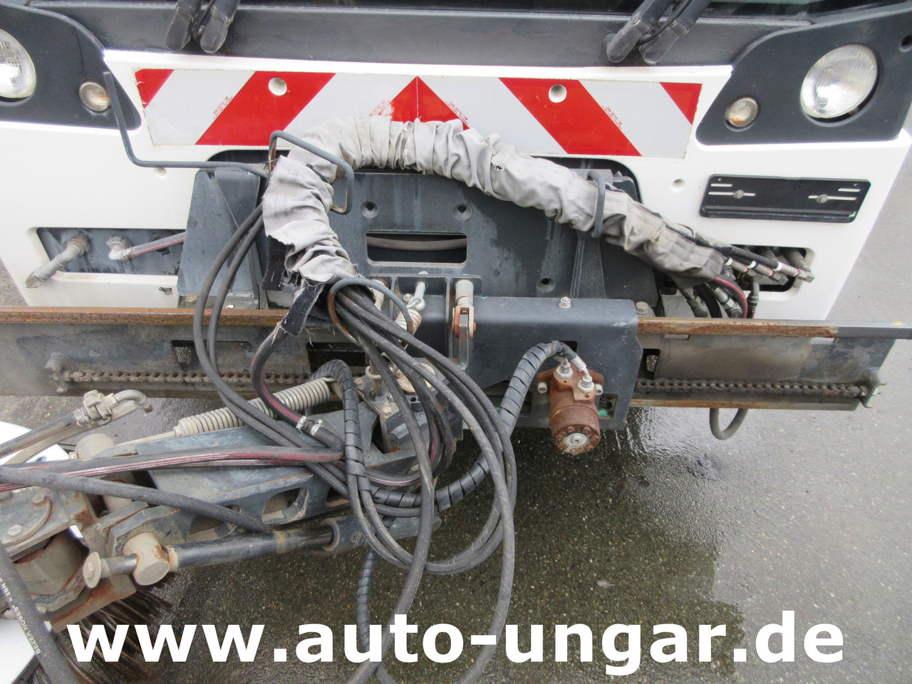 Aebi MFH 5500 Baujahr 2012 Euro 5 Kehrmaschine mit Hochentleerung - Varredora urbana: foto 4 Aebi MFH 5500 Baujahr 2012 Euro 5 Kehrmaschine mit Hochentleerung - Varredora urbana: foto 4