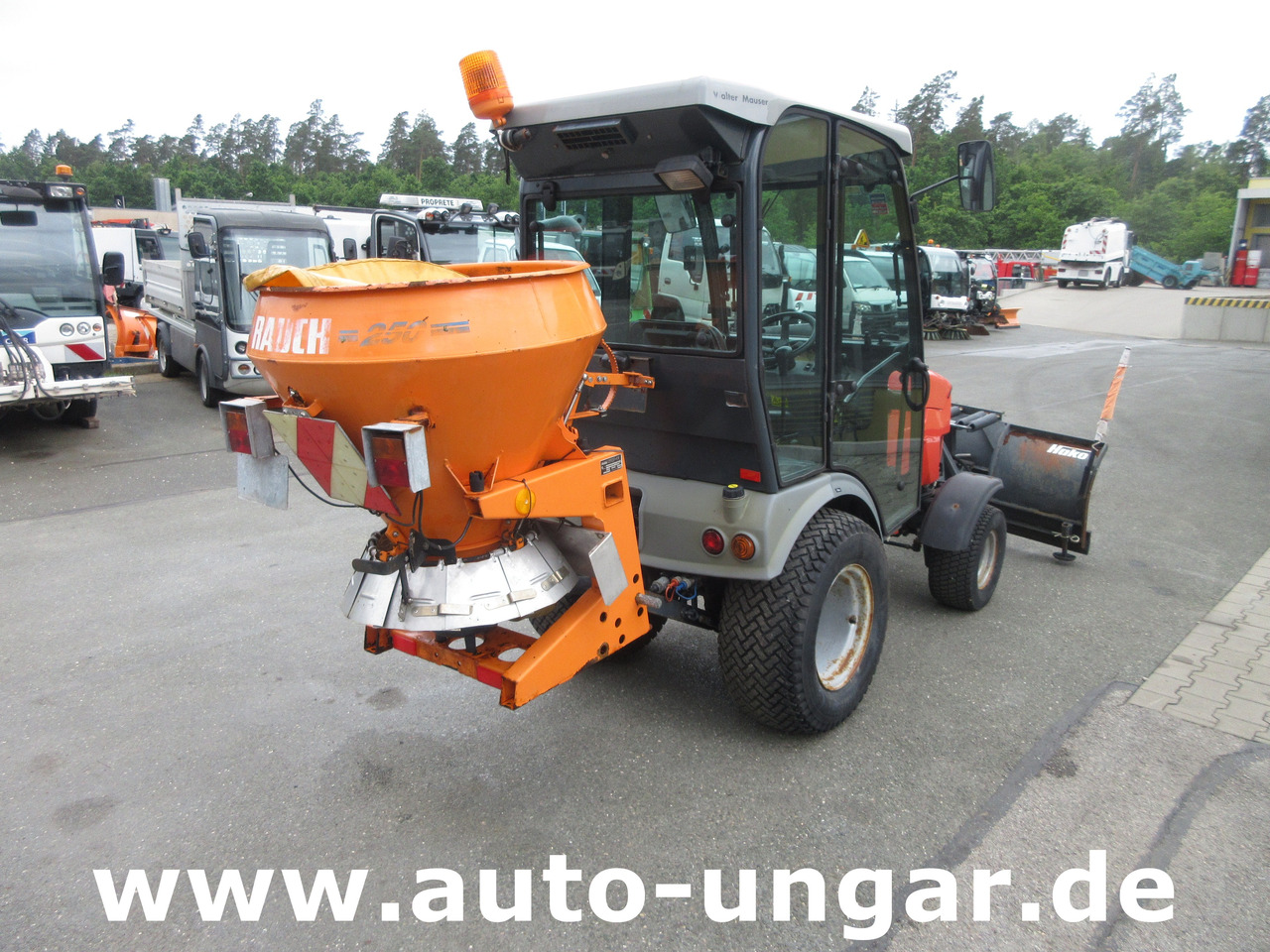 HAKO Hakotrac 2650 DA Winterdienst Schneepflug & Streuer 4x4 Zapfwelle Hydraulik - Trator municipal: foto 4 HAKO Hakotrac 2650 DA Winterdienst Schneepflug & Streuer 4x4 Zapfwelle Hydraulik - Trator municipal: foto 4