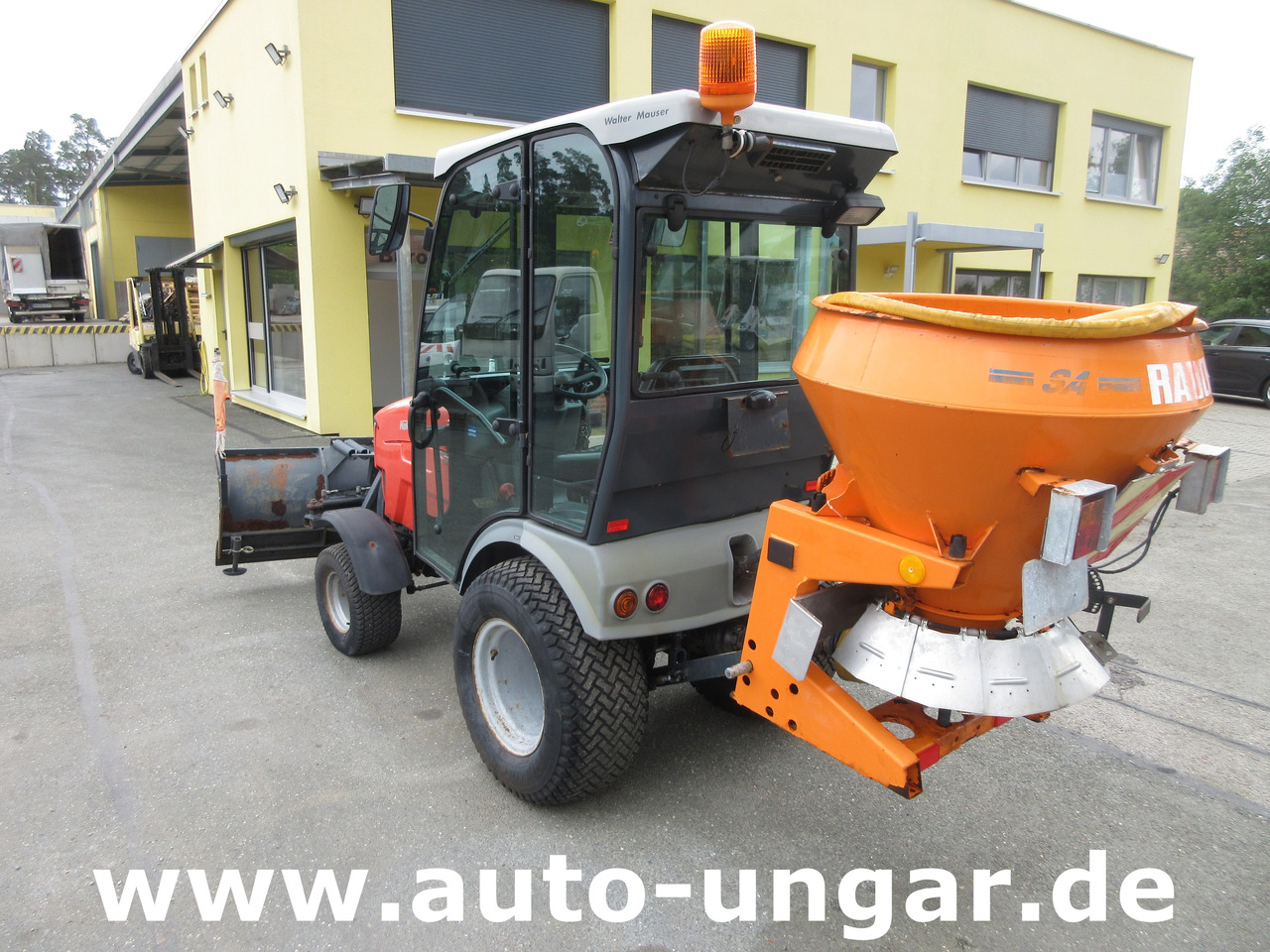 HAKO Hakotrac 2650 DA Winterdienst Schneepflug & Streuer 4x4 Zapfwelle Hydraulik - Trator municipal: foto 5 HAKO Hakotrac 2650 DA Winterdienst Schneepflug & Streuer 4x4 Zapfwelle Hydraulik - Trator municipal: foto 5