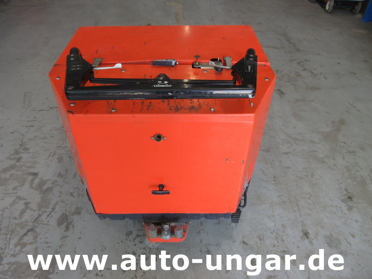 HAKO Hamster Benzin - Kehrmaschine mit eigenem Antrieb und Seitenbesen - Varredora urbana: foto 4 HAKO Hamster Benzin - Kehrmaschine mit eigenem Antrieb und Seitenbesen - Varredora urbana: foto 4