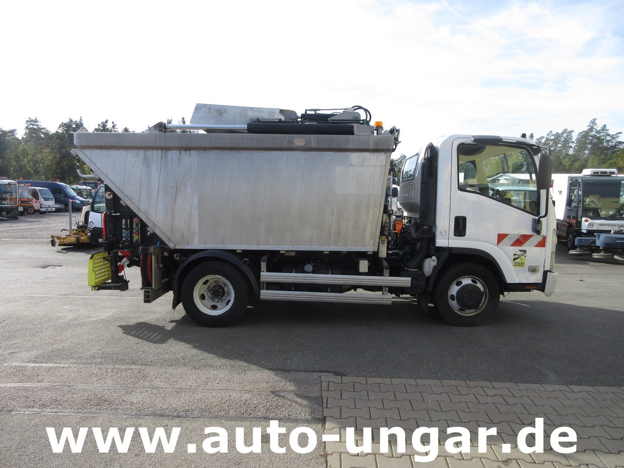 Isuzu NPR 75 Müllwagen Provence Benne - Faun Lifter Presse Kipper Trittbrett Bj 12 - Caminhão de lixo: foto 2 Isuzu NPR 75 Müllwagen Provence Benne - Faun Lifter Presse Kipper Trittbrett Bj 12 - Caminhão de lixo: foto 2
