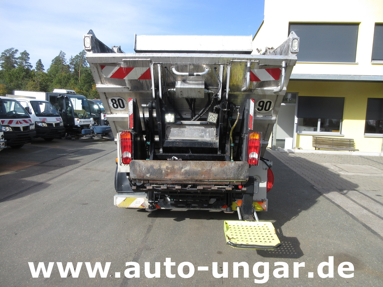 Isuzu NPR 75 Müllwagen Provence Benne - Faun Lifter Presse Kipper Trittbrett Bj 12 - Caminhão de lixo: foto 3 Isuzu NPR 75 Müllwagen Provence Benne - Faun Lifter Presse Kipper Trittbrett Bj 12 - Caminhão de lixo: foto 3