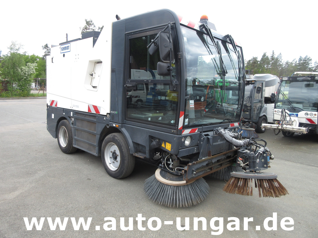 Schmidt Cleango 500 CS556 Euro 6 mit Wildkrautbesen Kehrmaschine aus 1. Hand - Varredora urbana: foto 1 Schmidt Cleango 500 CS556 Euro 6 mit Wildkrautbesen Kehrmaschine aus 1. Hand - Varredora urbana: foto 1