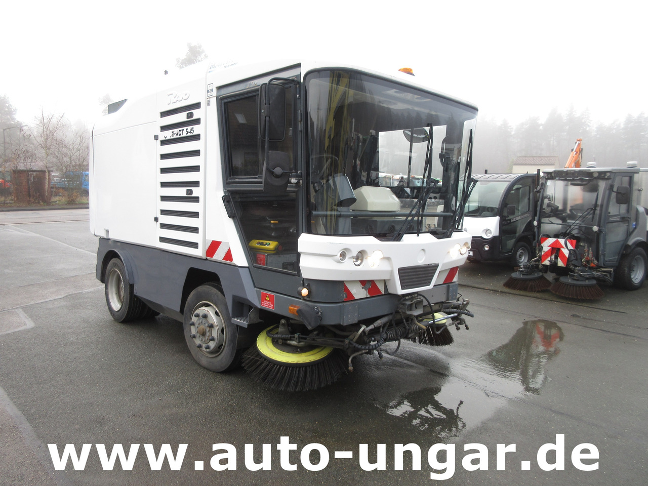 RAVO 545 Compact Kehrmaschine 5m³ Kommunalfahrzeug Baujahr 2010 streetsweeper - Veículo municipal/ Especial: foto 3 RAVO 545 Compact Kehrmaschine 5m³ Kommunalfahrzeug Baujahr 2010 streetsweeper - Veículo municipal/ Especial: foto 3