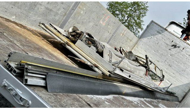 Mercedes-Benz Axor 1824 - Camião de caixa aberta/ Plataforma, Camião grua: foto 5 Mercedes-Benz Axor 1824 - Camião de caixa aberta/ Plataforma, Camião grua: foto 5