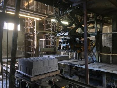 DEMLER 100 - Máquina de fazer bloco: foto 2 DEMLER 100 - Máquina de fazer bloco: foto 2