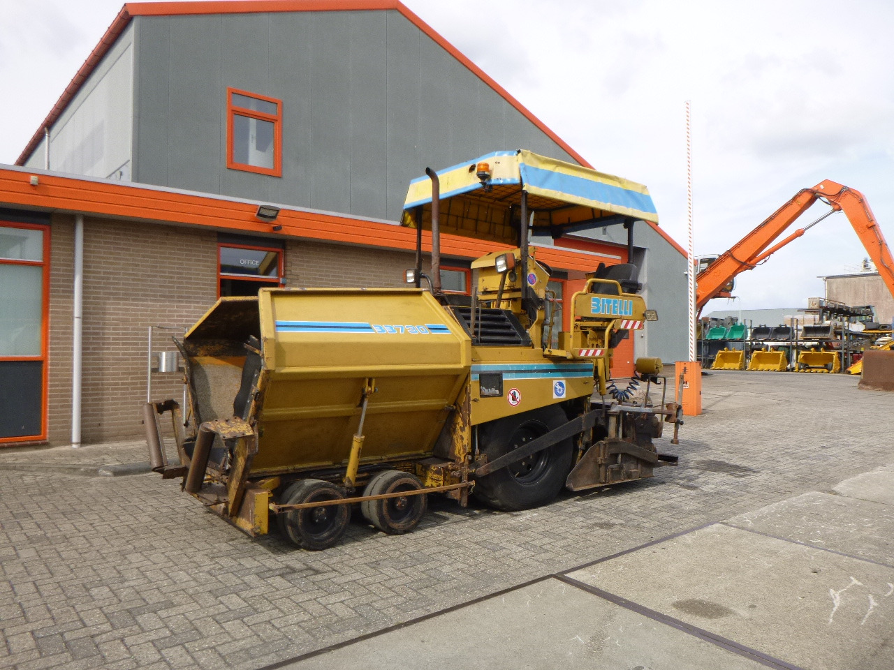 CATERPILLAR BB730 - Acabadora: foto 1 CATERPILLAR BB730 - Acabadora: foto 1