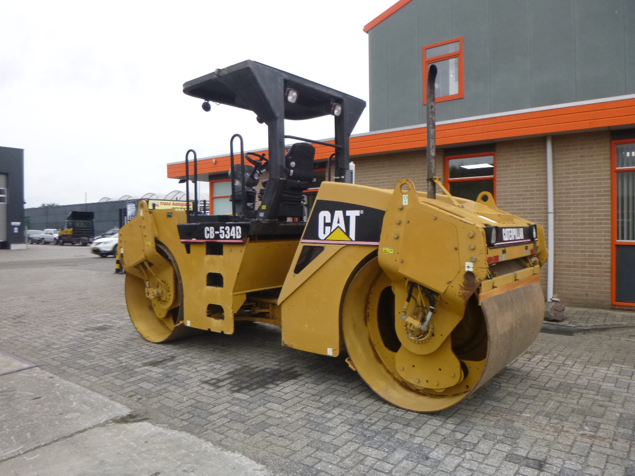 CATERPILLAR CB-534D - Compactador de asfalto: foto 2 CATERPILLAR CB-534D - Compactador de asfalto: foto 2