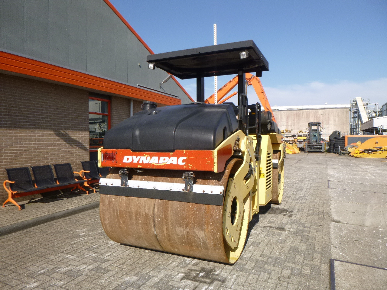 DYNAPAC CC432V - Compactador de asfalto: foto 4 DYNAPAC CC432V - Compactador de asfalto: foto 4