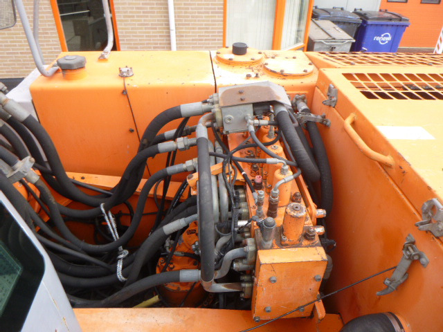 Escavadeira de rodas FIAT-KOBELCO E215W: foto 17
