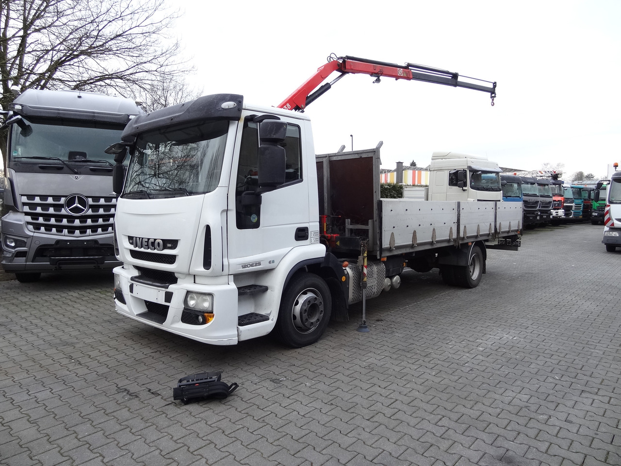 Iveco EuroCargo 120E25 Fassi F38 - Camião grua, Camião de caixa aberta/ Plataforma: foto 1 Iveco EuroCargo 120E25 Fassi F38 - Camião grua, Camião de caixa aberta/ Plataforma: foto 1