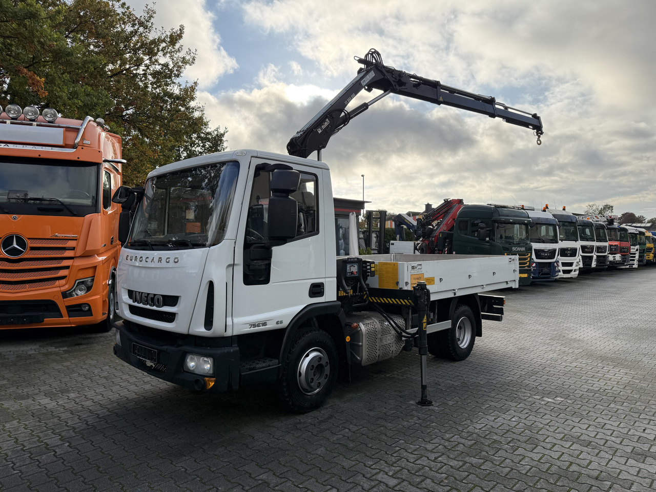 Iveco EuroCargo 75E16 Kran Hiab 055-2 - Camião grua, Camião de caixa aberta/ Plataforma: foto 1 Iveco EuroCargo 75E16 Kran Hiab 055-2 - Camião grua, Camião de caixa aberta/ Plataforma: foto 1