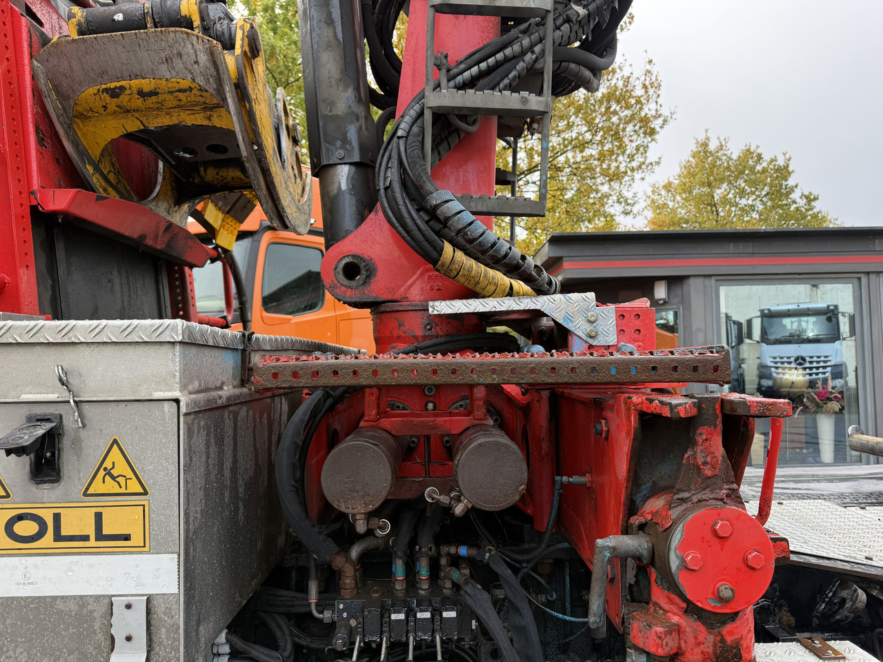 Kran Kesla 2124L - Camião de transporte de madeira, Camião grua: foto 3 Kran Kesla 2124L - Camião de transporte de madeira, Camião grua: foto 3