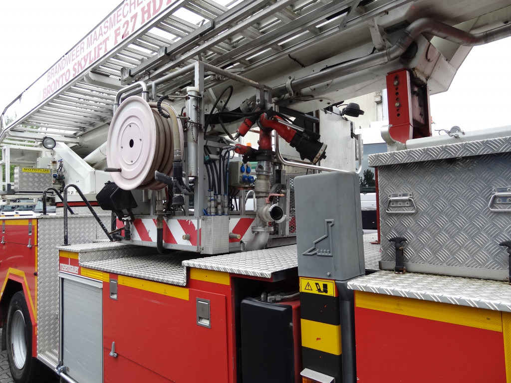 MAN L2000 18.284 Feuerwehr Bronto Skylift 27 Meter - Caminhão com plataforma aérea: foto 2 MAN L2000 18.284 Feuerwehr Bronto Skylift 27 Meter - Caminhão com plataforma aérea: foto 2