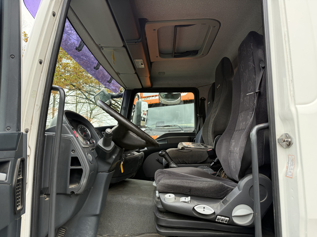 MAN TGM 12.240 Palfinger 11001 bis 19 Meter - Camião grua, Camião de caixa aberta/ Plataforma: foto 4 MAN TGM 12.240 Palfinger 11001 bis 19 Meter - Camião grua, Camião de caixa aberta/ Plataforma: foto 4