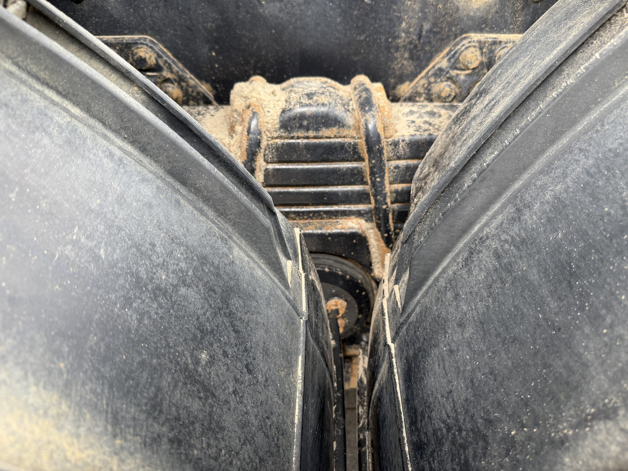 MAN TGS 26.400 6X6 BB Meiller - Camião basculante: foto 4 MAN TGS 26.400 6X6 BB Meiller - Camião basculante: foto 4