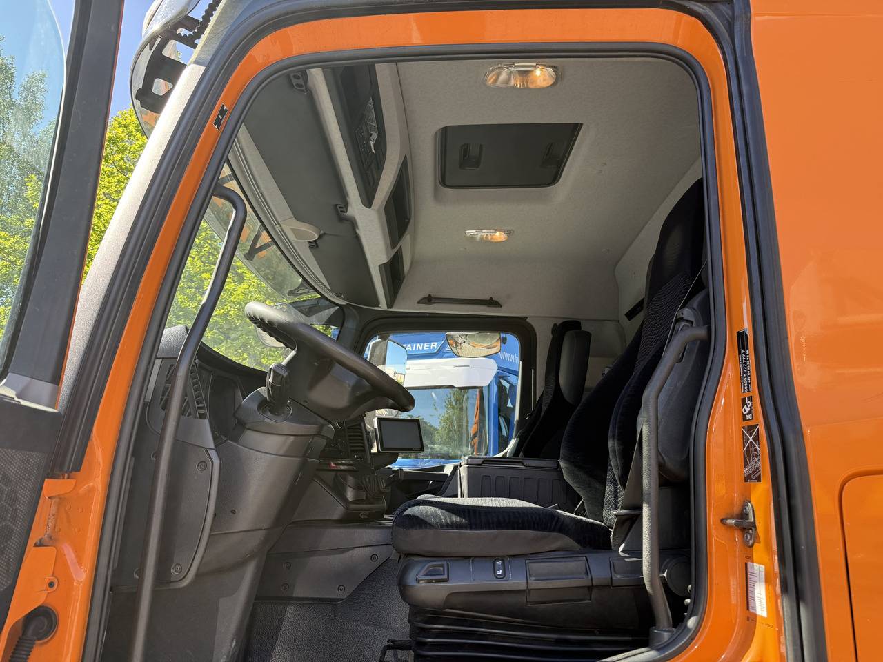 Mercedes-Benz Actros 1827 Kran Palfinger PK 9002 - Camião grua, Camião de lona: foto 4 Mercedes-Benz Actros 1827 Kran Palfinger PK 9002 - Camião grua, Camião de lona: foto 4