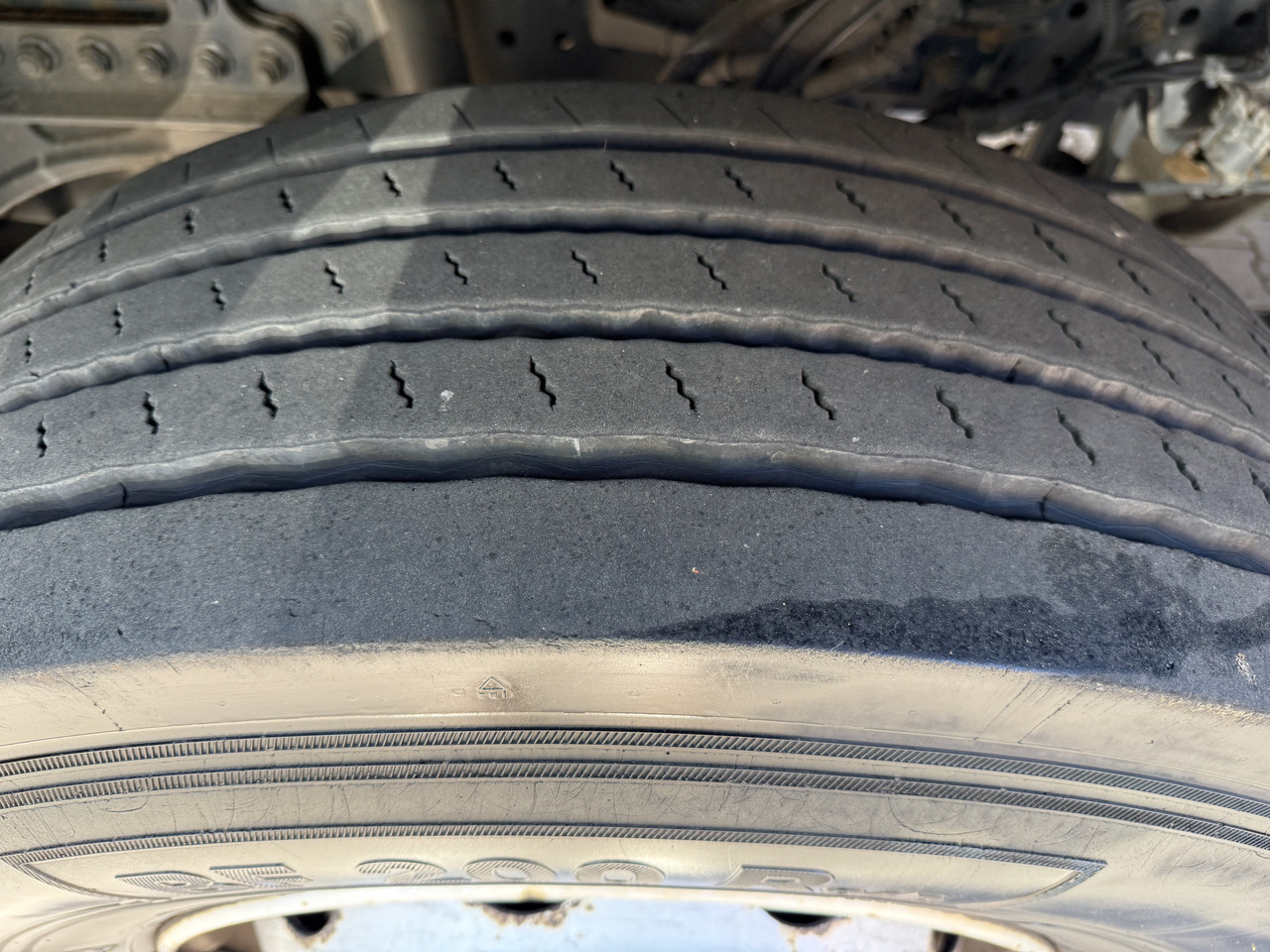 Mercedes-Benz Actros 1827 Kran Palfinger PK 9002 - Camião de lona, Camião grua: foto 2 Mercedes-Benz Actros 1827 Kran Palfinger PK 9002 - Camião de lona, Camião grua: foto 2