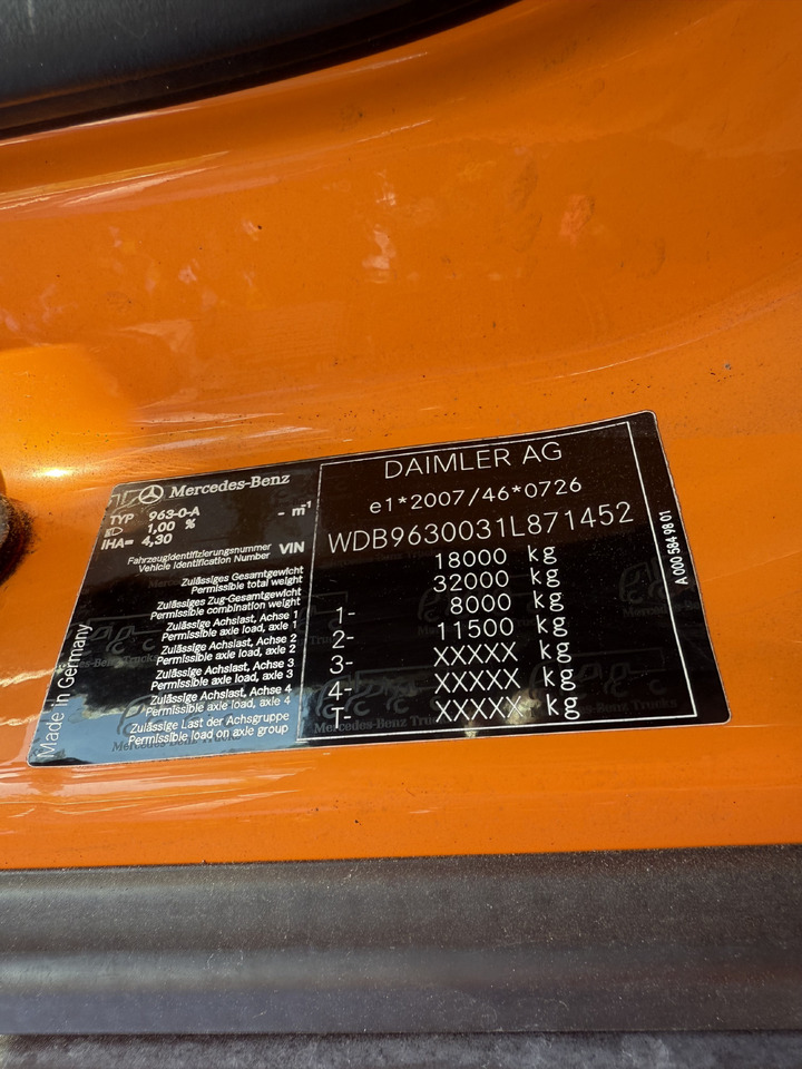 Mercedes-Benz Actros 1827 Kran Palfinger PK 9002 - Camião de lona, Camião grua: foto 3 Mercedes-Benz Actros 1827 Kran Palfinger PK 9002 - Camião de lona, Camião grua: foto 3