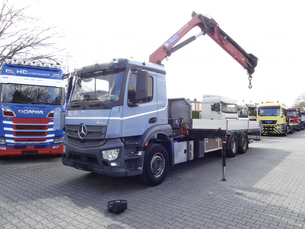 Mercedes-Benz Actros 2533 6X2 HMF 1820 Langmaterial - Camião de caixa aberta/ Plataforma, Camião grua: foto 1 Mercedes-Benz Actros 2533 6X2 HMF 1820 Langmaterial - Camião de caixa aberta/ Plataforma, Camião grua: foto 1