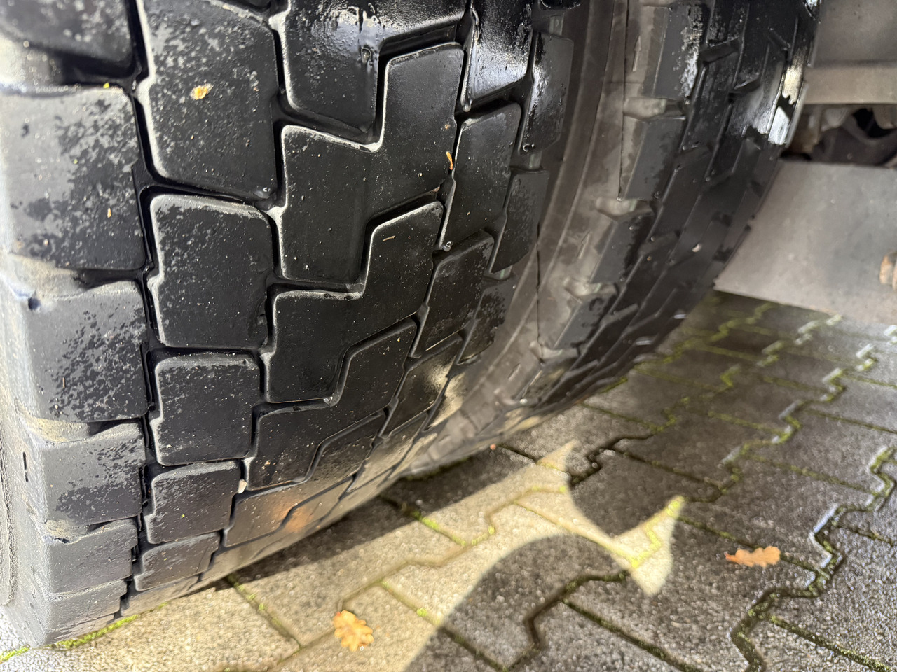 Mercedes-Benz Actros 2535 6X2 HMF 2420 bis 25 Meter - Camião de caixa aberta/ Plataforma, Camião grua: foto 3 Mercedes-Benz Actros 2535 6X2 HMF 2420 bis 25 Meter - Camião de caixa aberta/ Plataforma, Camião grua: foto 3