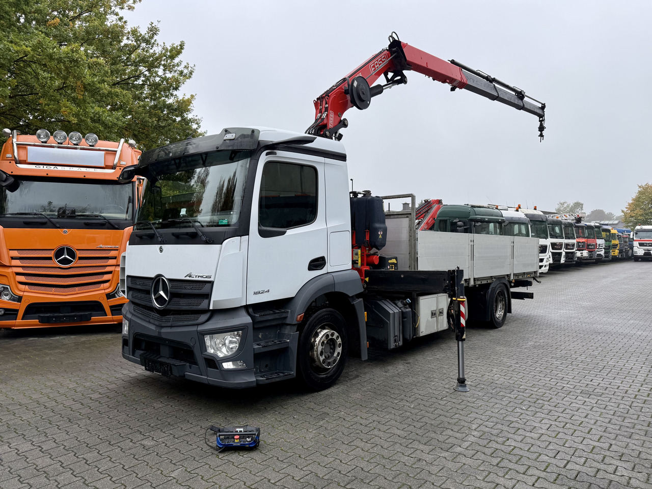 Mercedes-Benz Actros MP5 1824 Kran Fassi F155 - Camião grua, Camião de caixa aberta/ Plataforma: foto 1 Mercedes-Benz Actros MP5 1824 Kran Fassi F155 - Camião grua, Camião de caixa aberta/ Plataforma: foto 1