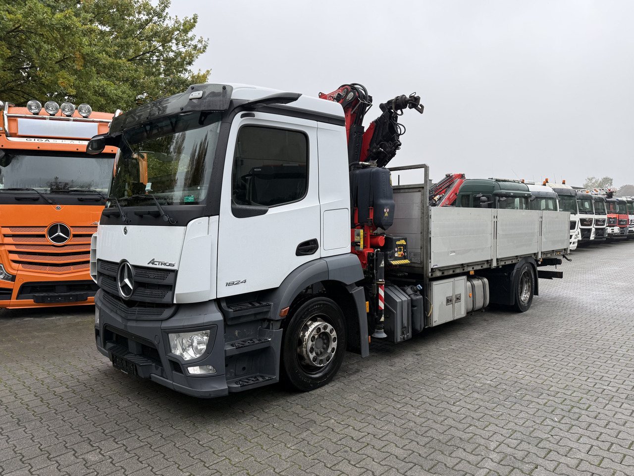 Mercedes-Benz Actros MP5 1824 Kran Fassi F155 - Camião de caixa aberta/ Plataforma, Camião grua: foto 1 Mercedes-Benz Actros MP5 1824 Kran Fassi F155 - Camião de caixa aberta/ Plataforma, Camião grua: foto 1