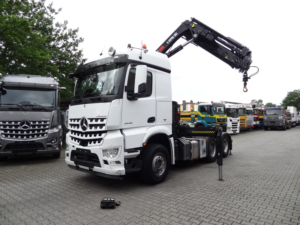 Mercedes-Benz Arocs 2648 LS 6X4 Kran Hiab X-HiPro 302 - Camião grua, Tractor: foto 1 Mercedes-Benz Arocs 2648 LS 6X4 Kran Hiab X-HiPro 302 - Camião grua, Tractor: foto 1