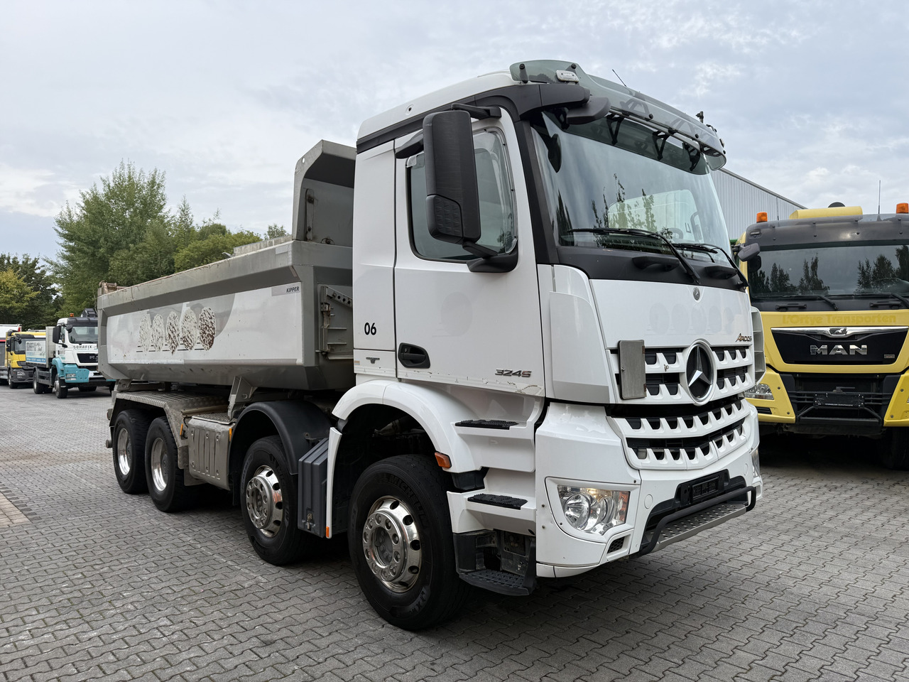 Camião basculante Mercedes-Benz Arocs 3245 K 8X4: foto 11