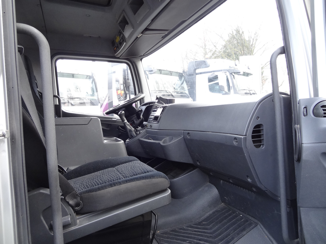 Mercedes-Benz Atego 818 Kran Palfinger 6501 - Camião grua, Camião de caixa aberta/ Plataforma: foto 4 Mercedes-Benz Atego 818 Kran Palfinger 6501 - Camião grua, Camião de caixa aberta/ Plataforma: foto 4