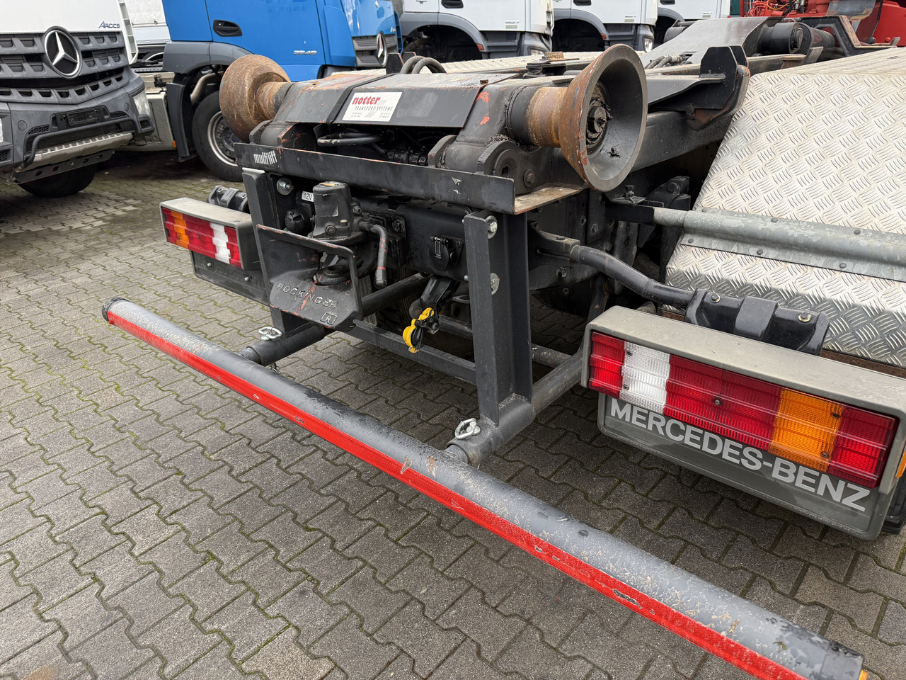 Mercedes-Benz SK 2538 6X4 Haken Kran/ Oldtimer/ Feuerwehr - Camião polibenne, Camião grua: foto 4 Mercedes-Benz SK 2538 6X4 Haken Kran/ Oldtimer/ Feuerwehr - Camião polibenne, Camião grua: foto 4