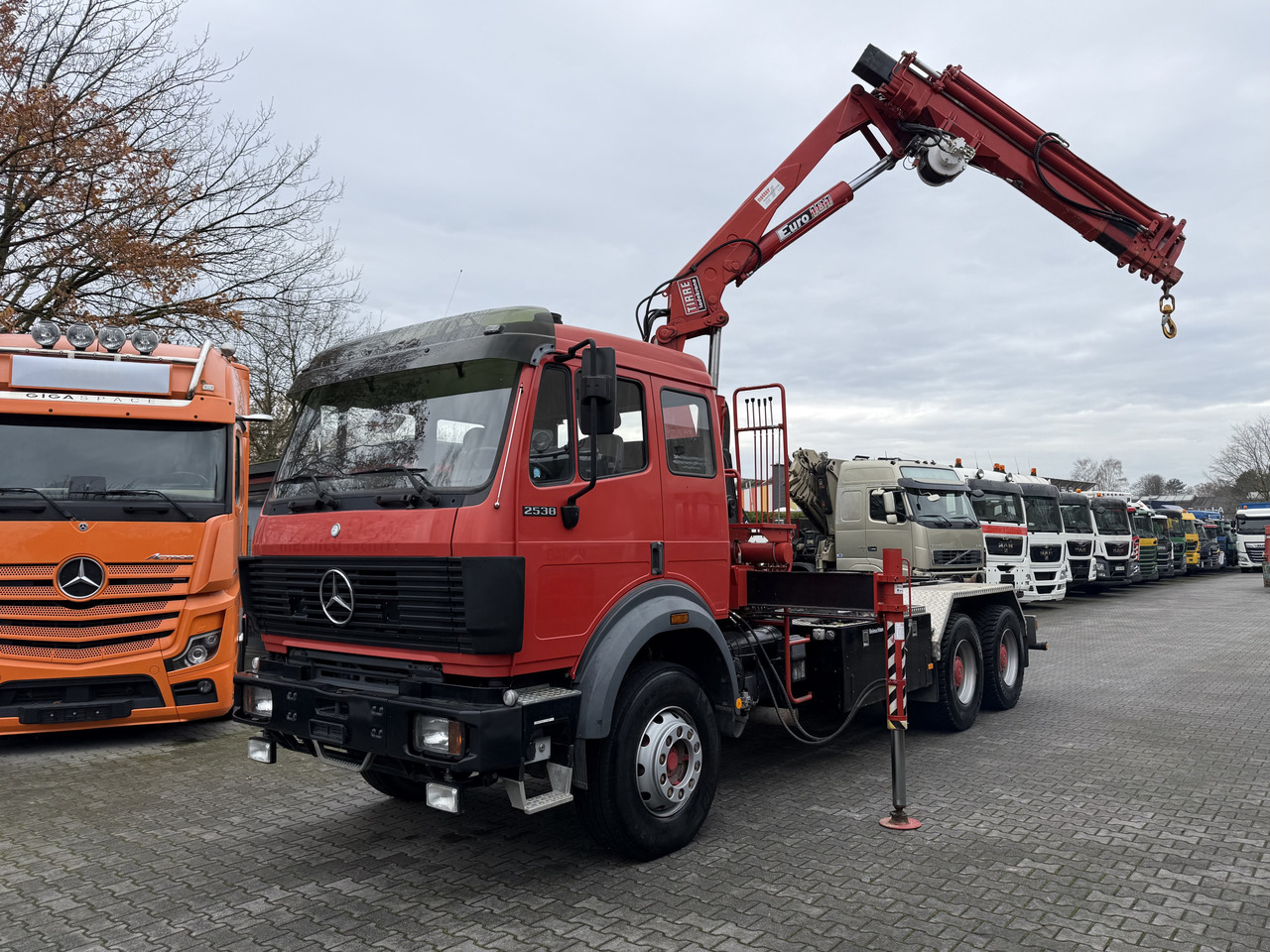 Mercedes-Benz SK 2538 6X4 Haken Kran/ Oldtimer/ Feuerwehr - Camião grua, Camião polibenne: foto 1 Mercedes-Benz SK 2538 6X4 Haken Kran/ Oldtimer/ Feuerwehr - Camião grua, Camião polibenne: foto 1