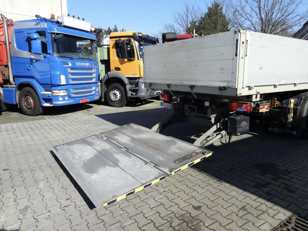 Scania R440 6X2*4 Kran HMF 3000 bis 30 Meter - Camião grua, Camião de caixa aberta/ Plataforma: foto 4 Scania R440 6X2*4 Kran HMF 3000 bis 30 Meter - Camião grua, Camião de caixa aberta/ Plataforma: foto 4