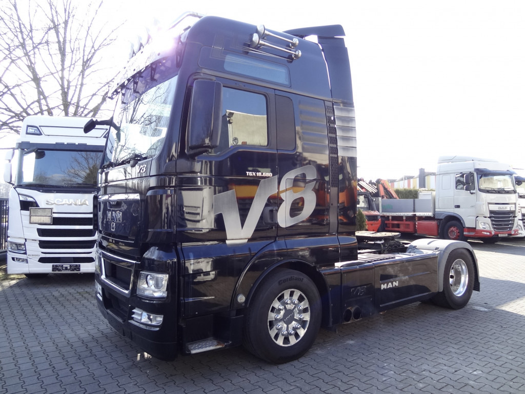 MAN TGX 18.680 V8 - Tractor: foto 1 MAN TGX 18.680 V8 - Tractor: foto 1