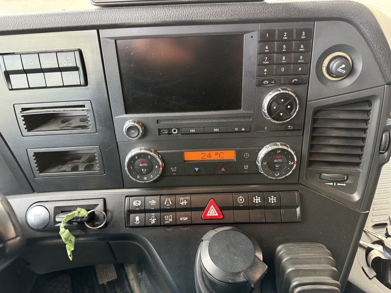 Mercedes-Benz Arocs 2653 6X4 Kran Kesla 2124L - Tractor: foto 2 Mercedes-Benz Arocs 2653 6X4 Kran Kesla 2124L - Tractor: foto 2