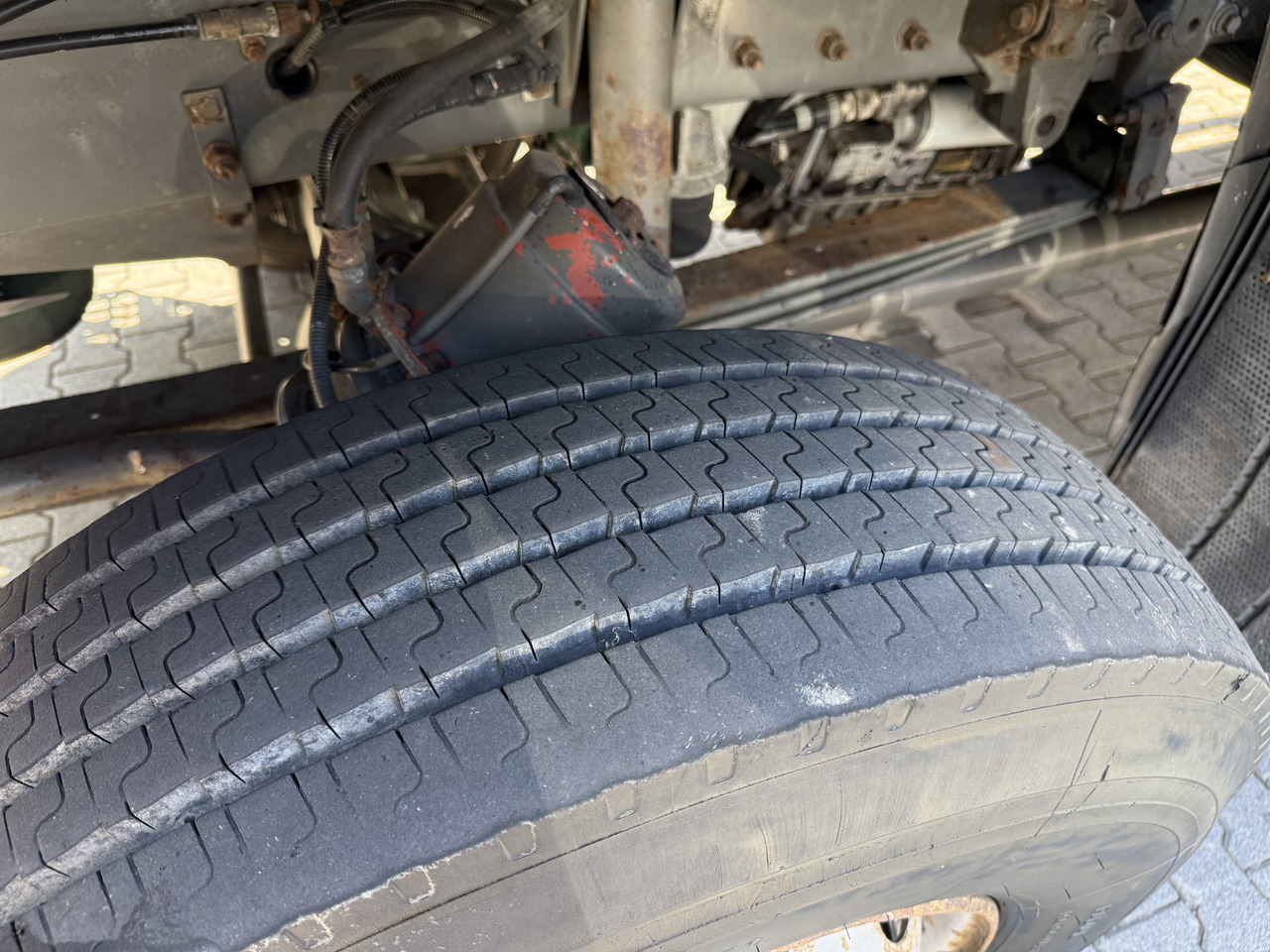 Volvo FM12 420 4X4 Kran MKG 300 bis 24 Meter - Camião de caixa aberta/ Plataforma, Camião grua: foto 5 Volvo FM12 420 4X4 Kran MKG 300 bis 24 Meter - Camião de caixa aberta/ Plataforma, Camião grua: foto 5