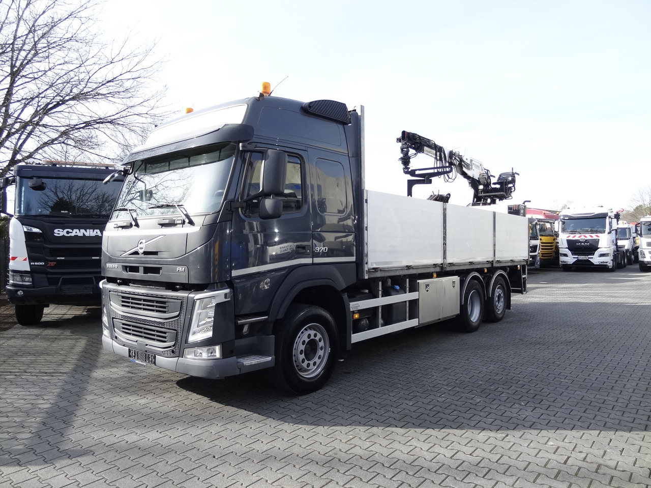 Volvo FM370 6X2*4 Kennis K14 Kran - Camião grua, Camião de caixa aberta/ Plataforma: foto 1 Volvo FM370 6X2*4 Kennis K14 Kran - Camião grua, Camião de caixa aberta/ Plataforma: foto 1