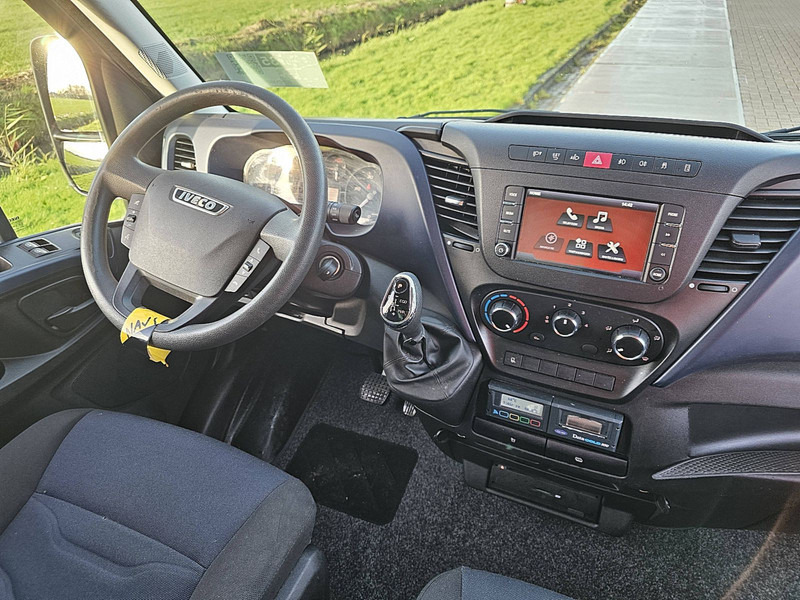 Fotografia de interior 1: Carrinha frigorífica Iveco Daily 35S18 Koelwagen Laadklep