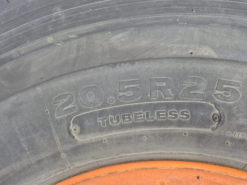 Bridgestone 20.5R25 - Pneu: foto 3 Bridgestone 20.5R25 - Pneu: foto 3