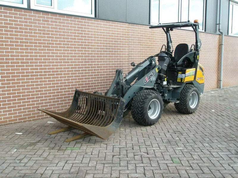 Giant G2200E - Mini pá carregadora de rastos: foto 1 Giant G2200E - Mini pá carregadora de rastos: foto 1